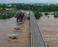 భద్రాచలం వద్ద ఉగ్రరూపం దాల్చిన గోదావరి ..!!! 